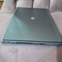 وبركاته  حاسبة hp elitebook للبيع حجم 17 بوصة  مواصفاتها مثل ما موجودة...