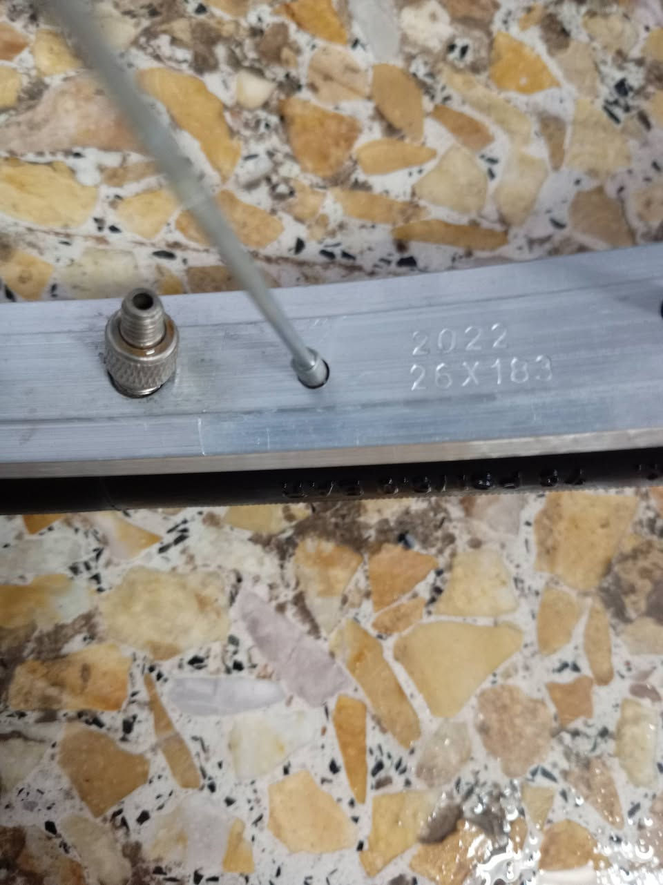 سلام عليكم بيسكل للبيع ما عايزه اي شي بس ميزانيه لان الزنيجل يخرط سعره ٣٠ بي مجال مكاني نجف شارع كربلاء مجمع قنبر السكني ***********

