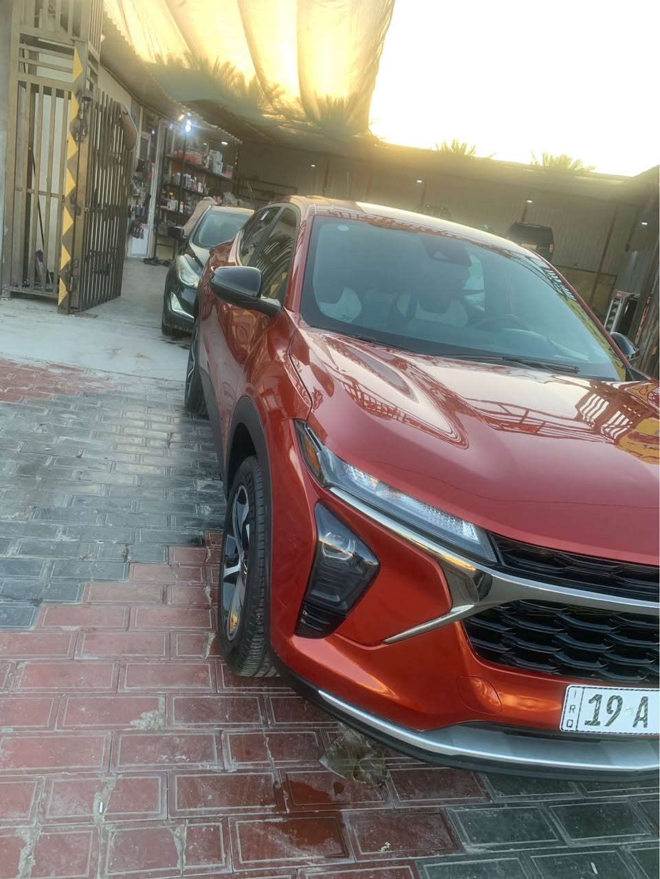 شيفورليت تراكس RS موديل 2024 للبيع، السيارة ماشية 26 ألف كيلو فئة RS الرياضية بشكلها الهجومي المميز وتجي بمواصفات كاملة منها مثبت سرعة (Cruise Control) للطرق الخارجية وشاشة داخلية كبيرة تدعم كاربلاي (Apple CarPlay) وأندرويد أوتو لاسلكي ونظام تنبيه مغادرة المسار والتحذير من التصادم الأمامي مع كاميرا خلفية دوارة وحساسات وتحكم ستيرن كامل ولايتات LED أمامية وخلفية، المحرك والكير والتبريد كله مكفول وجاهز يعني تصعد وتتوكل، السعر المطلوب 153 ورقة وبها مجال للشراي الطيب، السيارة موجودة بـ كربلاء وللشراي يتواصل وياي ع الخاص.

رقم التواصل *********** كربلاء, العراق
