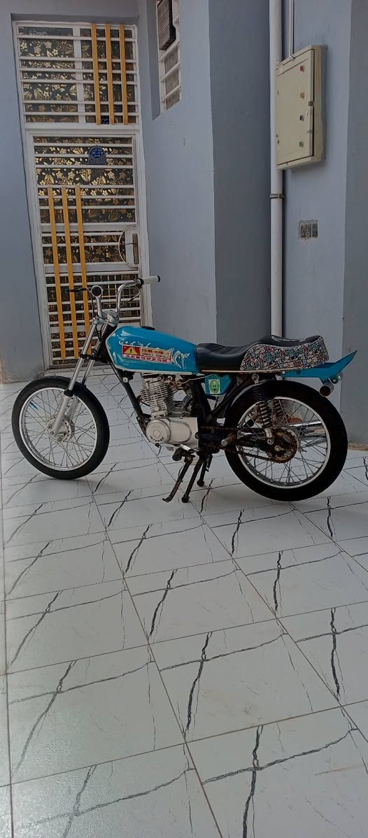 سلام عليكم للبيع او للمراوس نامة حربي محرك انتنس تعمير 25 شاصي 13
اوراق أصولي أصولي جاهز للترقيم 
عندك حربي مراوس راسني خاص بس مو واكعه اريد ناشف 
السعررر 650 وبيه مجال قليل مكاني بلقاسم 
اتصال ***********
