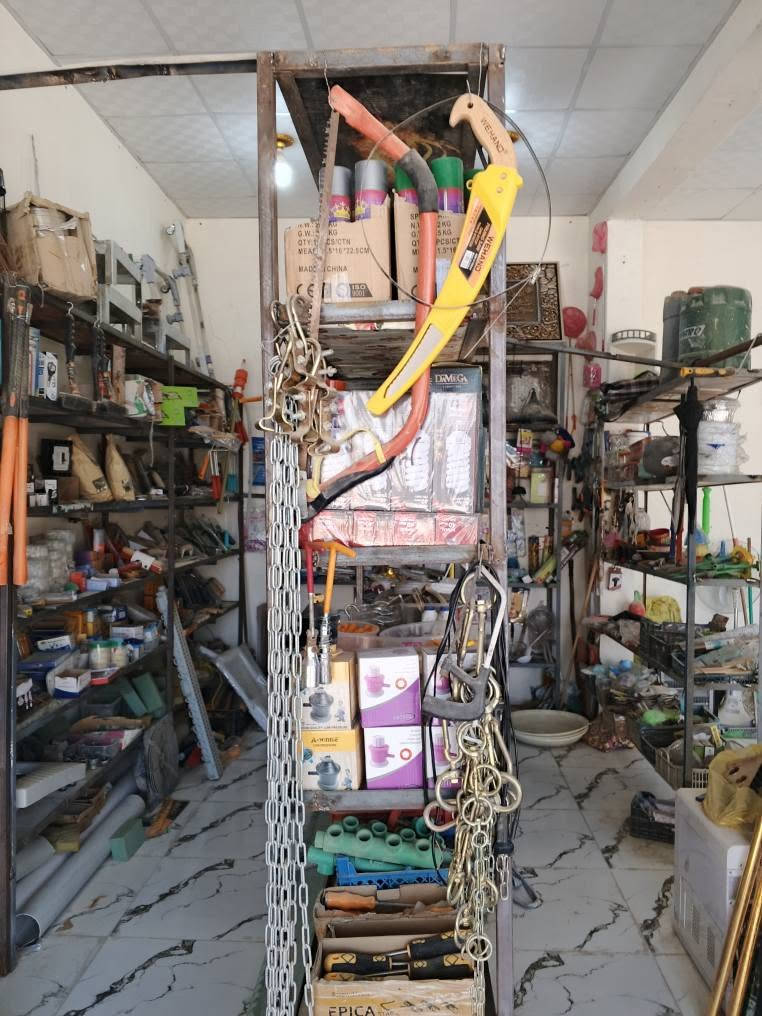 للبيع اغراض محل انشائيه ومواد منزليه وارفوف وادريلات ومواد منزليه وارفوف العنوان بعقوبة الاتصال *********** بعقوبة, ديالى
