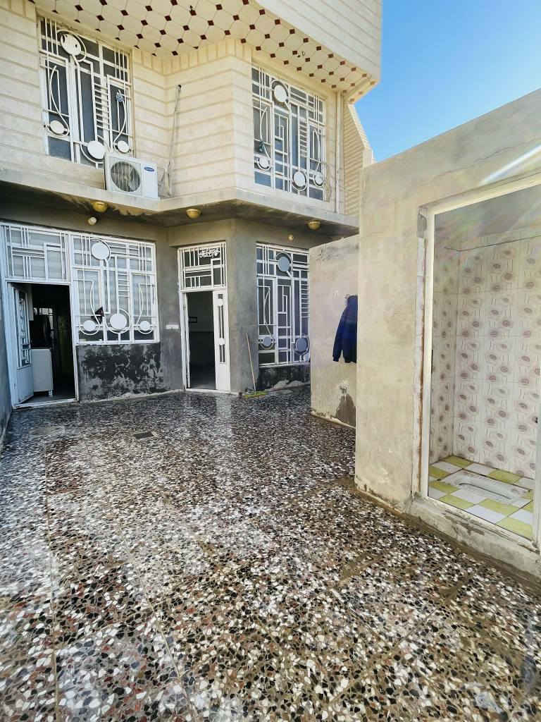 السلام عليكم
بيت مساحة ١٧٥ م للبيع
منطقة المعملجي قبل جامعة الصفوة طابو زراعي اقرار محكمة
إله طريقين من شارع المعملجي بعد بانزين خانة المعملجي والسوق او من شارع سايدين اللي يربط الروضتين  البزل اللي تغلف
تفاصيل البيت.
- واجهة البيت ٧ متر والنزال ٢٥ متر.
- البناء طابوق جمهوري وصب درجة أولى 
- طابقين ويحتوي على محل صغير
- الطابق الأول / استقبال٦*٤ وصالة٧*٥ وغرفة نوم٥*٤ ومطبخ٥* ٢،٥ ومجموعة صحيات منفصلة داخلية وخارجية
- الطابق الثاني  ٣ غرف نوم + مجموعة صحيات ٣* ٢،٥
وصالة وسطيه
السعر ٢٥٥ رقم تلفون ***********
