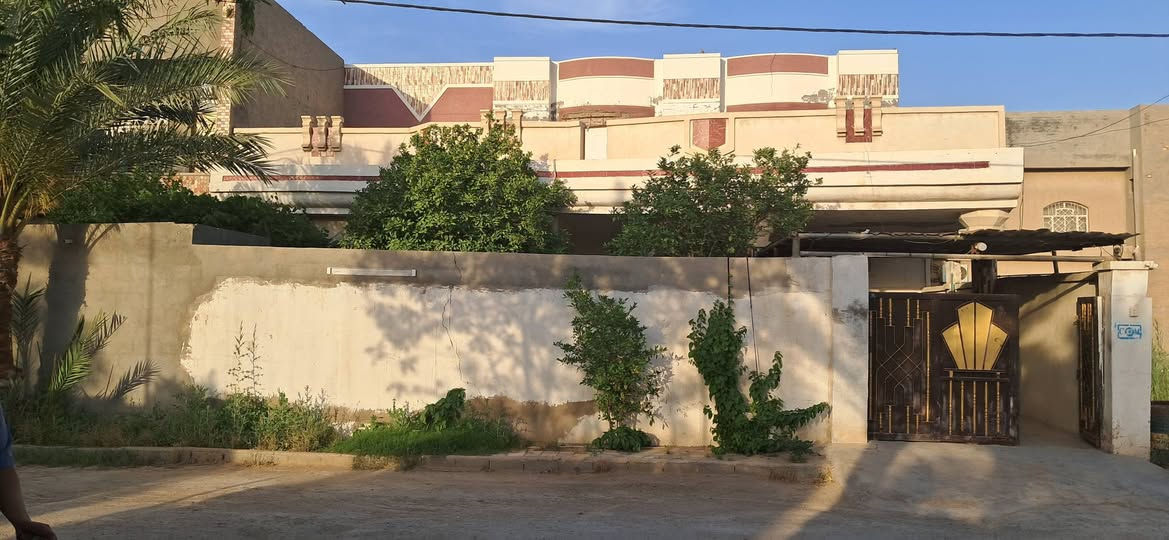 🔸بسم الله الرحمن الرحيم 
🔸 دار سكن للبيع في الشهداء الضباط الرابعه
🔸قرب فلكة النسورة  وبالقرب من شارع 40
🔸مساحة  300  واجهة 15 في نزال 20 متر متر طابقين 4 غرف نوم بناء طابوق
🔸  مطل على حديقة بضهر ال40
🔸 4 غرف نوم واستقبال ومطبخ طرمة حديقة داخلية صحيات مناور السعر 190 مليون قال للتفاوص 
🔸الاسعار تحدد من قبل البائع وليس المكتب 
🔸مكتب ابو احمد للعقار 
🔸فلوجة -حي الامين -شارع ابو النسورة
🔸بأدراة :
🔸رأفت المحمدي 
🔸للاستفسار اكثر الاتصال واتس
🔸***********
🔸***********
