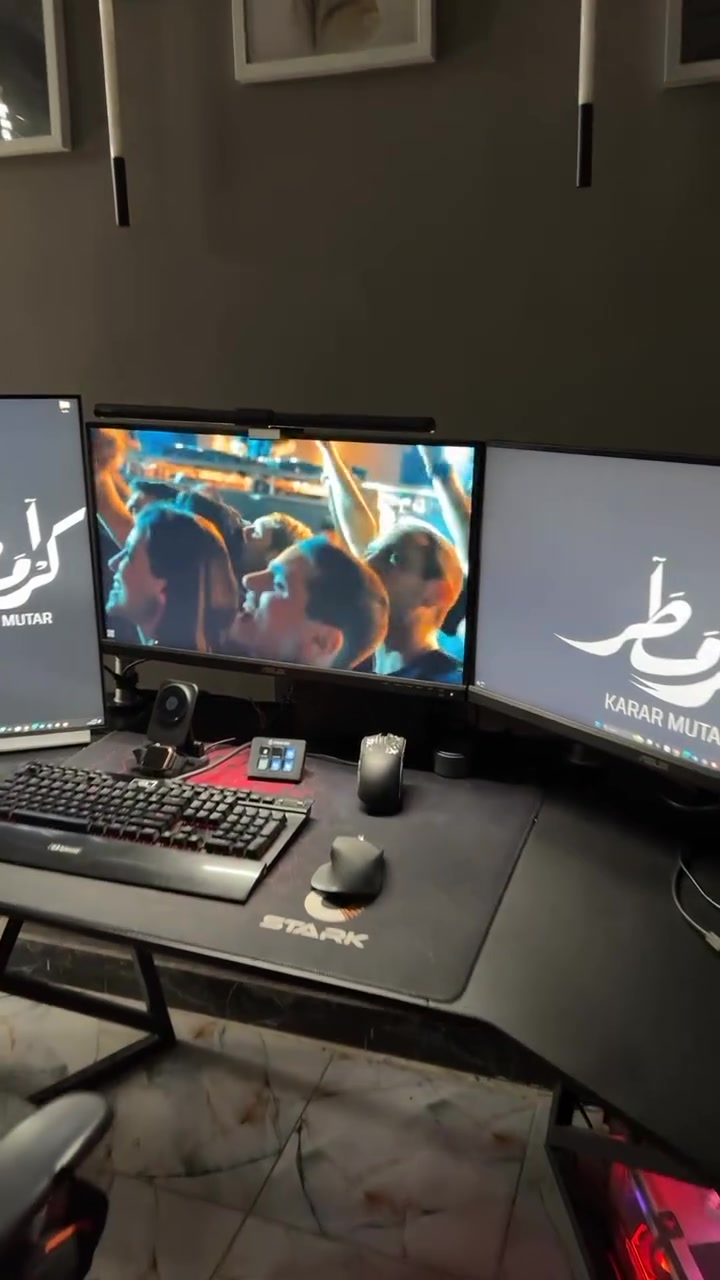كارت الشاشة - RTX4070ti - 12GB
المعالج  - Ci9 - 14900kf 
المذر بورد Mother board z790 ud ax 
الرامات - 64  ddr5 
الهارد - 3TB m.2 

يو بي اس  2k السعر - 200 الف قفل 
 
و شاشة hp  قياس 24 لغرض التصفح السعر : 75 الف قفل
و شاشة سامسونك قياس 27 كيرف 60 فريم 2ك  : 200 الف قفل 

سبيكر سماعات لوجتك السعر 150 الف قفل
كيبورد ريد دراكون السعر 50 الف قفل

للتواصل : ***********
