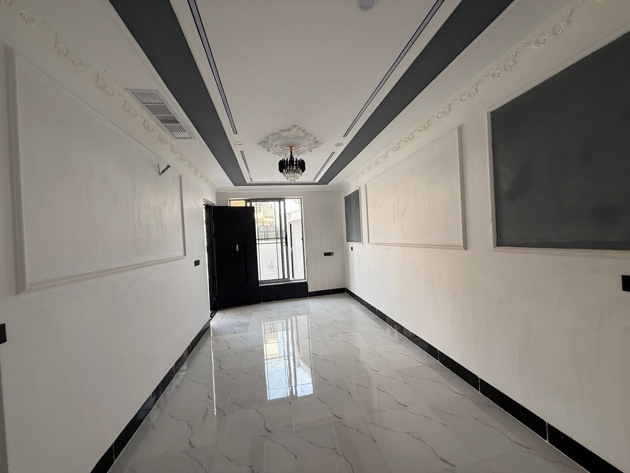 #بسعر_مناسب 🏡✨

بيت للبيع في حصاروك – قرب شارع كورنيش 🌿
فرع 12م – موقع هادئ وقريب من الخدمات

🔹 المساحة: 150م
🔹 يتكون من:
▪️ 4 غرف نوم
▪️ صالة واستقبال
▪️ مطبخ
▪️ مجاميع صحية
▪️ كراج

مناسب للسكن العائلي 

*********** WhatsApp
