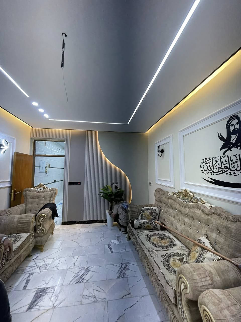 كادر متفرغ للصبغ والديكورات والسحبات الجداريه بنواعه مكاني بغداد عملي.    داخل بغداد واططرافها عمل.  درجه اولى ومواد درجه اولى شرط مهندس اللاستفسار اكثر راسلني خاص او واتساب 
***********
