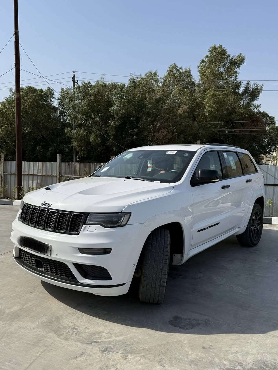 جيب شيروكي فئة :./S
اعله موصفات بجيب
ام الرادار 📍🤍
الموديل : 2021 .(خليجي)
المحرك :V6. 3.6L.   
العداد :66 الف كيلو 
الضمان :3 سنوات او 60 الف كيلو متر 
وكاله هارلم السياره 
السياره مكفوله كفاله عامه من الصبغ والبارد والشخوط
سياره داخل احمر
رقم بغداد بأسمي جديد

سياره جديده بمعنى الكلمه
* الموصفات : داخل احمر بلادي 
📷* رادار مع مانع تصادم امامي . 
* تحذير الخروج عن المسار . 
* نقطة عمياء .
* دفع رباعي 4x4 .
* فرش المقاعد من الجلد .
* المقاعد الأمامية كهربائية .
* ذاكرة لحفظ وضعيات الجلوس .
* المقاعد الأمامية مع تدفئة + تبريد
*صف المقاعد الخلفيه مع تدفئه.
* ويل قياس 20 انج اسود لماع .
* مقود السائق كهربائي . 
* تدفئه ستيرن . 
* سقف بانورما .
📀* شاشة 8.4 انج .
* نضام الملاحة (GPS).
*نضام خاص للطرق الوعرة .
* مصابيح امامية زنون .
* المصابيح الأمامية مع LED لايت .
* كشافات الضباب زنون .
* تشغيل عن بعد .
* حساسات خلفية .
* كاميرا خلفية .
* بخاخ ماء لتنضيف المصابيح الأمامية .
* مرايا بخاصية التعتيم الذاتي .
* مريا جانبية قابلة للطي كهربائيا .
* بلوتوث تلفون 📞 
* محدد سرعة 
* نضام تشغيل واطفاء أوتوماتيكي للمحرك للتوفير من صرف الوقود .
* نضام بريك أوتوماتيكي . ملاحضه حت سبير ما ناز .
355 💵 

☎️***********

موجود وتساب 24 ⏱️
