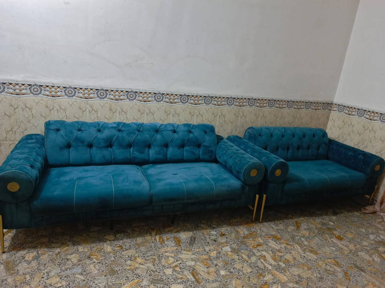 السلام عليكم اغراض بيت للبيع نظافه فول تخم 8مقعد قلاب نظيف كلش بغداد مدينة الصدر سعر 350وبي مجال ***********
