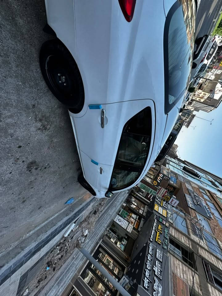 السلام عليكم 
نيسان سني 2022 هندي بليته زركه للبيع فقط
ماشيه 102 الف كم رقم وهزه وسنويه كله جديد
بيها صبغ باب الصدر اثر شخط 
بدون دواخل السياره جاهزه من كلشي
نوزلات بلكات صدر وبطاريه كلهن جديد حتى القايش جديد ومسويلها ادامه كامله والسياره اي دوانص ما بيها شرط بانزين عادي
رايدها ب110 وبيها مجال مكانها بغداد حي الجامعه 
***********
