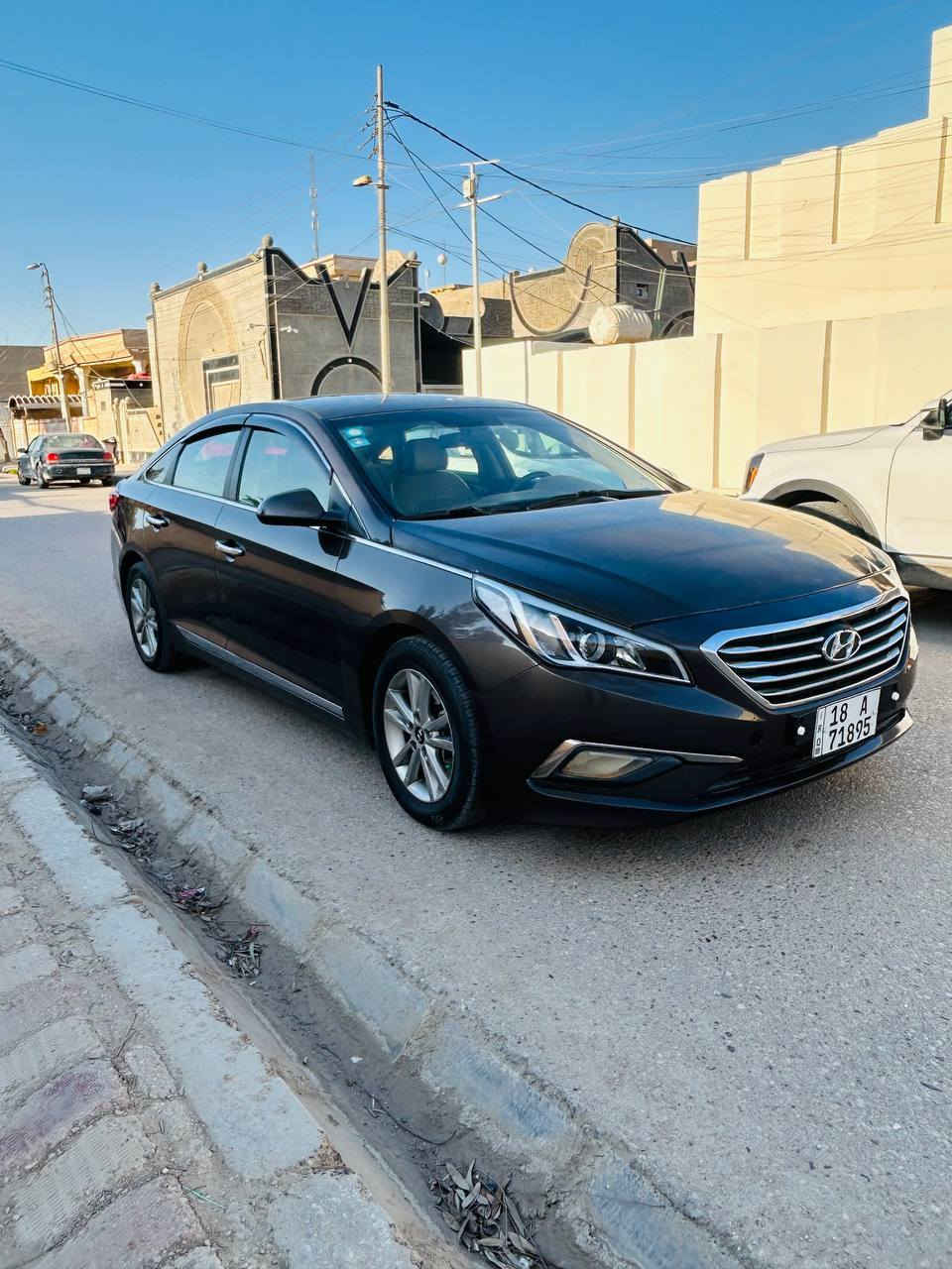 السلام عليكم سوناتا 2015 مريكي مكينه 2400
رقم بابل نكليزي سنويه 2030 هزه جديده بيه5قطع صبغ فقط اثر جراد بدون ضربه 
مكينه وكير وحداديه كفاله تبريد ثلج داخل عسلي كشنات كهرباء  سياره جديده ومال جناي احلا من الصور وانضف لسعر 100وبيها مجال بسيط وماكو سوناته بهيج سعر الاتصال *********** مكاني بابل القاسم
