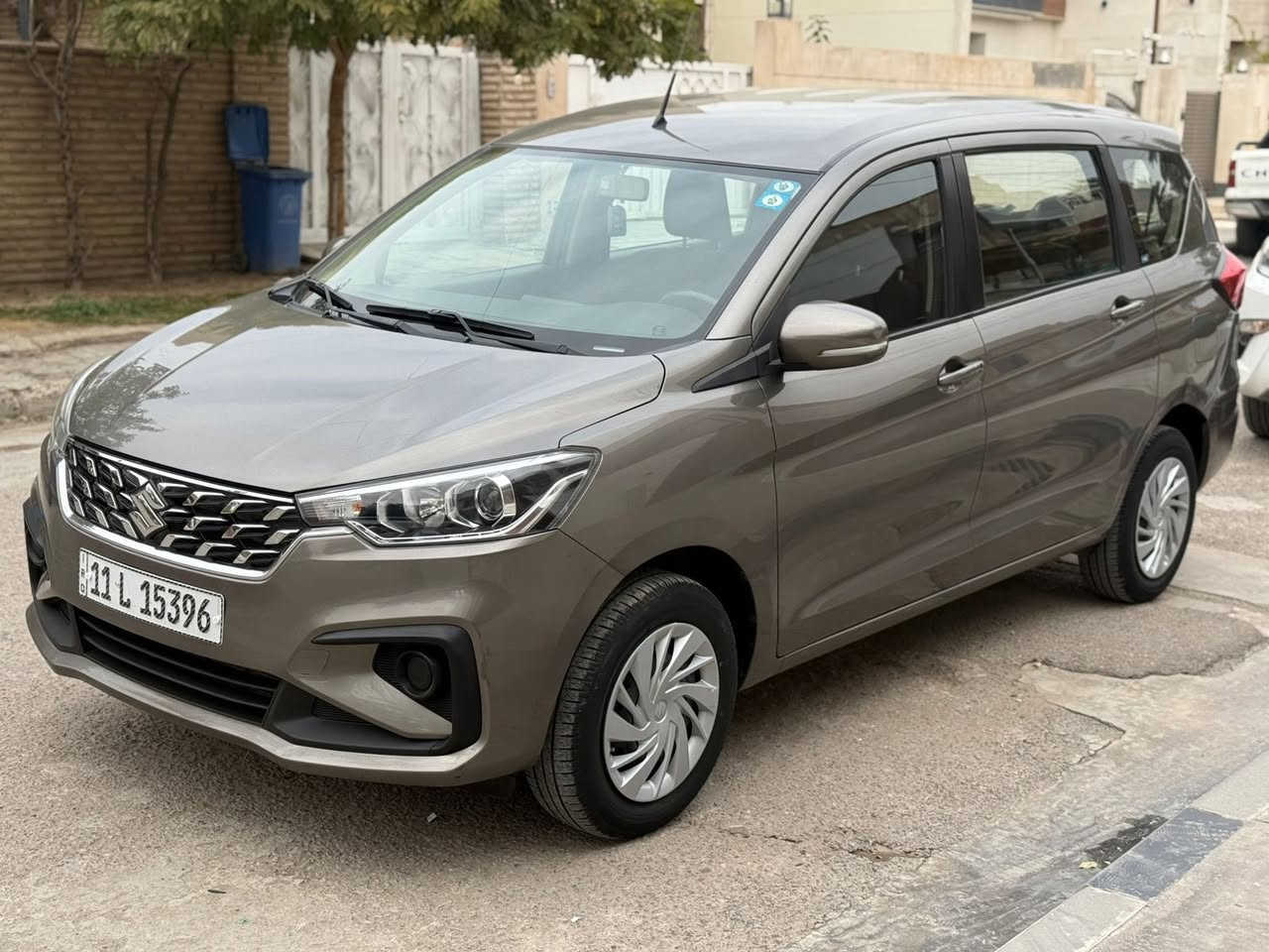 سوزوكي ارتيكا 2024 ضمان شركة الصادق وكيل سوزوكي ( بعدها تحت الضمان ) 
( السيارة حرة تحويل ثاني يوم بأسمي ) 
محرك 1500 ( كير و محرك تويوتا )
7 راكب
تيريد امامي خلفي
ماشية 22 الف كيلو فقط
السيارة بيها صبغ بين الباب و الجاملغ الخلفي الايمن

السعر 13,800 $
رقم بغداد 
مكانها بغداد / شارع فلسطين 
***********

بيع فقط بدون مراوس او اقساط
