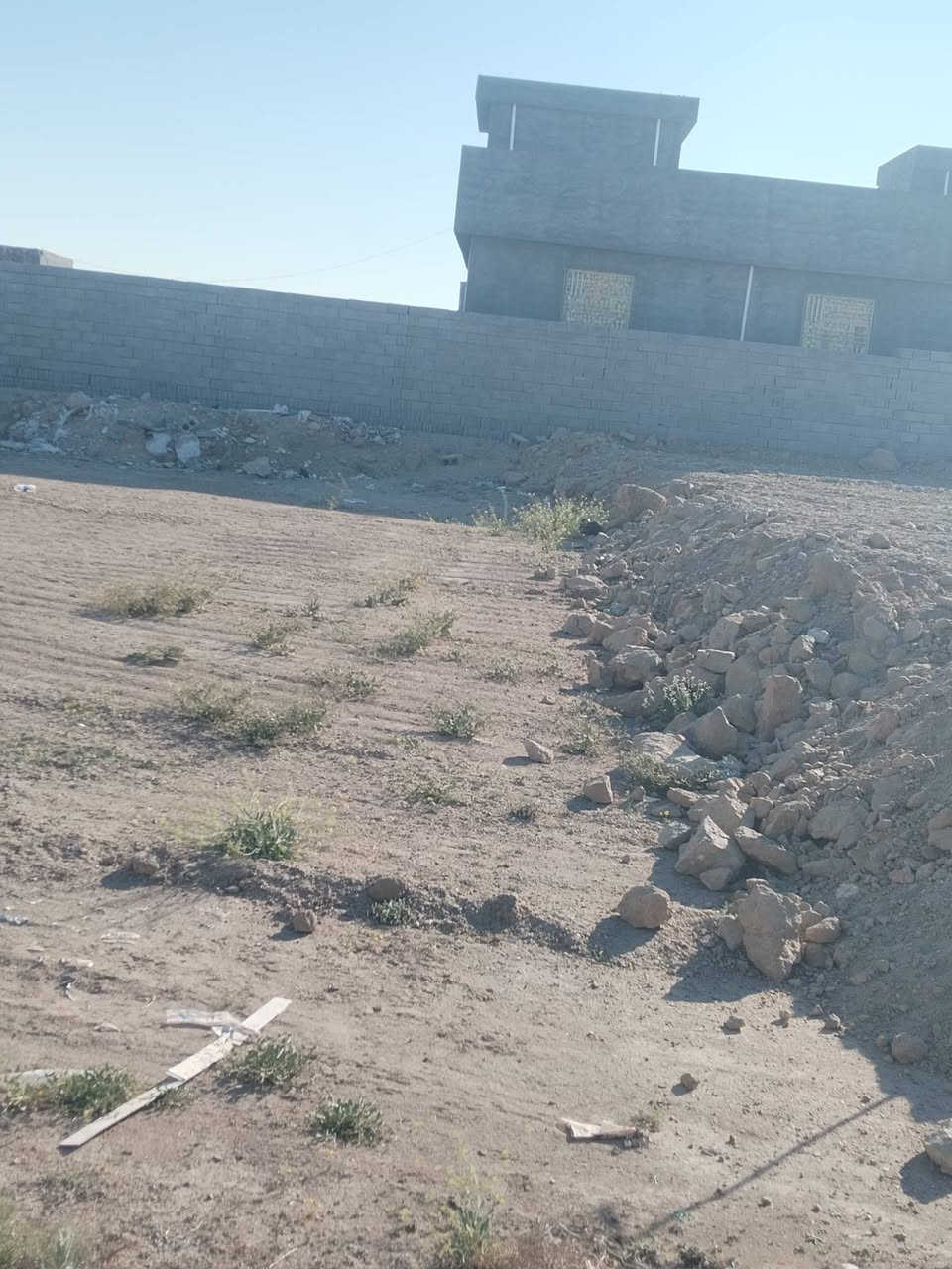 السلام عليكم
الشهابي مقاطعه 13 
قطعه مساحه 300متر على شارع 10 متر 
قريبه عل الشارع العام تبعد 50 متر
بظهر بيوت مرضي الزوبعي
واصله ماء وكهرباء
للعلم ماء من معمل السمنت 
***********
***********
