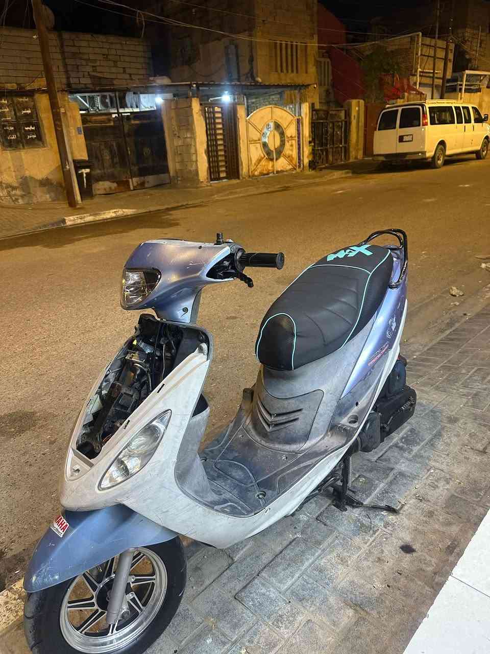 ماكس قجمة للبيع بوشة 55 
كفرات بلاد ختم واحد ويا المحرك 
بيها كلج امامي رياضي ويل نجمة
شلعة ومعدل فول
سلف شغال 
نقصها كفر الكدام فقط 
السعر 700وبيها مجال
الرقم ***********
