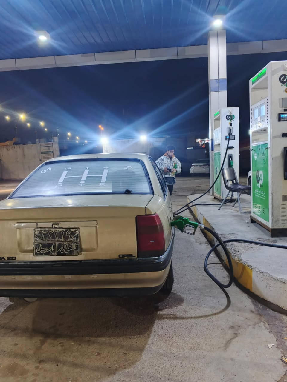 سلام عليكم..  سياره اوميكاا للبيع موديل 1992 سياره كير محرك بشرط اول ثاني ثالث بطناش شرط النشاط كهربائياات كله شغال تايراات جديد ماتصرف علي ولاربع والنضافه كدام العين سنويه ساقطه من 2020 السعر 36 وبيهاا مجال الرقم.. ***********   الشراي يخابر. لو يجي خاص
