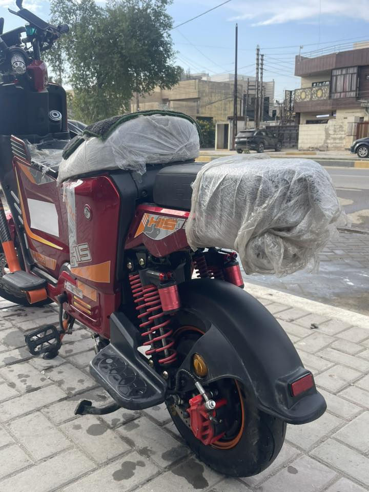 السلام عليكم ورحمة الله وبركاته
دراجه شحن لبيع نوع His اسمه H900 
الدراجه ناقصه كلوب الامامي محترك فقط 
الدراجه تجي ٥ باتري صغار و يجي ملف مالته ٢٠٠٠ واط 
بريكاته دسكات امامي خلفي و يجي بيه سماعات بلوتوث 
و تجي بصمه يد و تشغيل عن بعد و يجي وياه بصمه وحده و اسويج واحد التجوه خلفيه موجوده بس اني شايله و مكاني بغداد العامريه شارع المنظمه و الرقم *********** واتساب و السعر مناسب مقارنه اب اسعار الجديد
