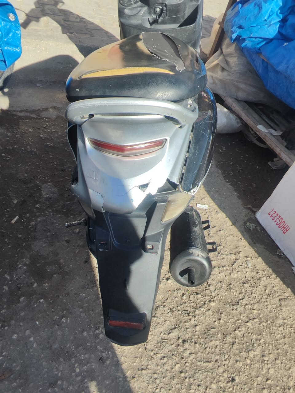 السلام عليكم درجات بوليسي لبيع السعر 350وبيهه مجال قليل العنوان حي الغدير قرب الصوره الرقم ..***********
