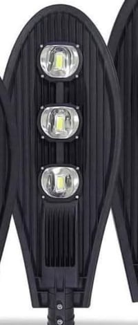 بلوجكتر انارة ابيض لد مثل ماموضح بالصورة للبيع والشراي يتصل 0782761356...