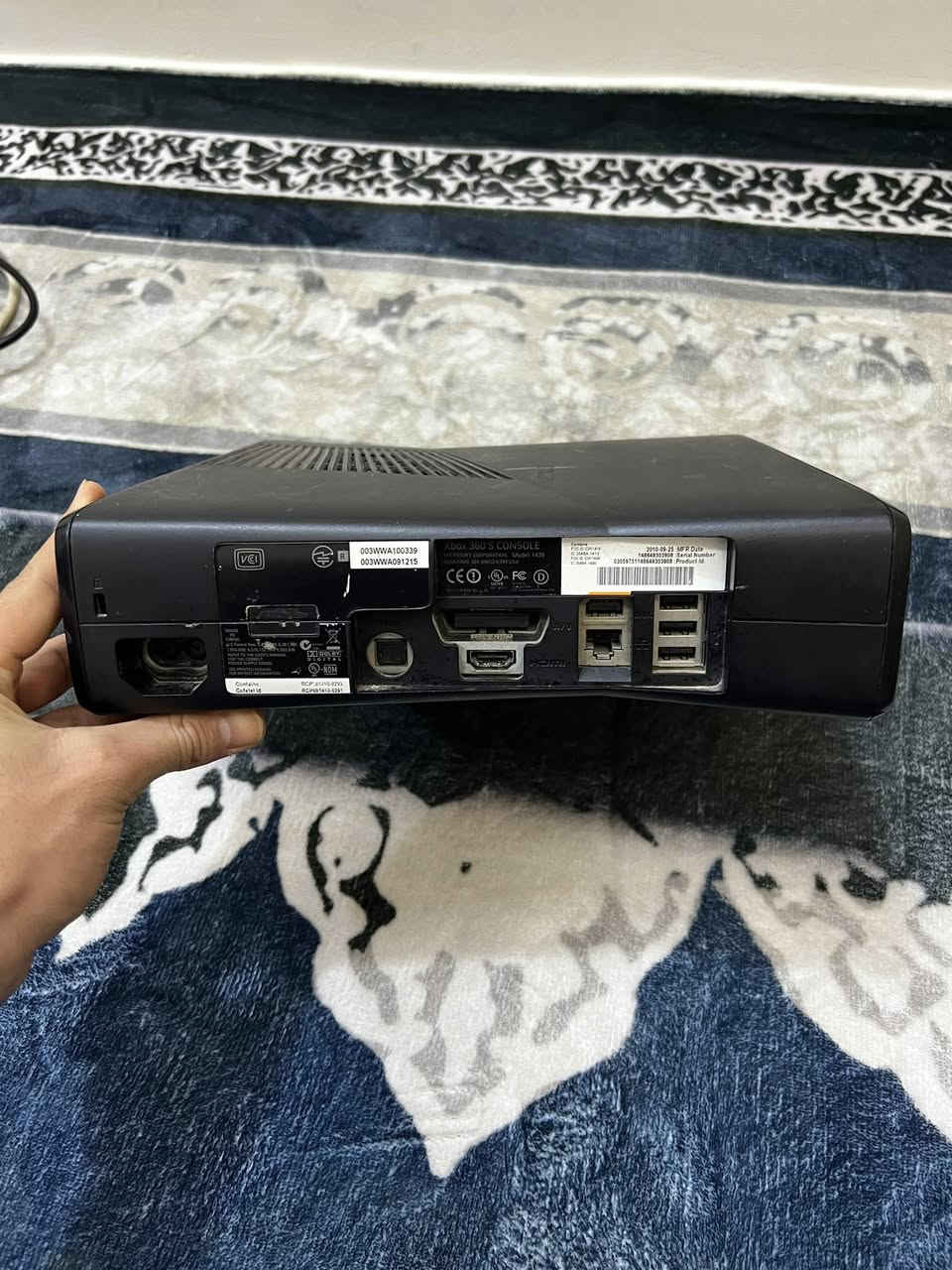 سلام عليكم جهاز اكس بوكس 360 نضيف لا مفتوح ولا مصلح مع كامل ملحقات جوستكات 2 اصليه الشراي التواصل على الواتساب مكاني بغداد للاستفسار  ***********
