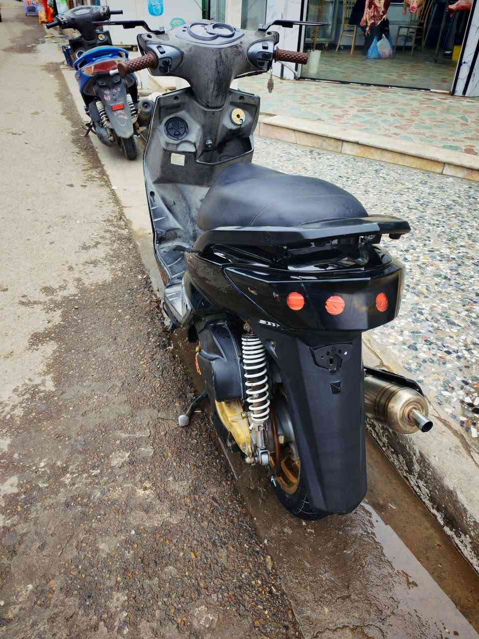 سلام عليكم سكنس فحل كوري للبيع دراجة نضيفة صالنصة رياضي دبل عالي وانارة رياضي السعر 750  ***********
