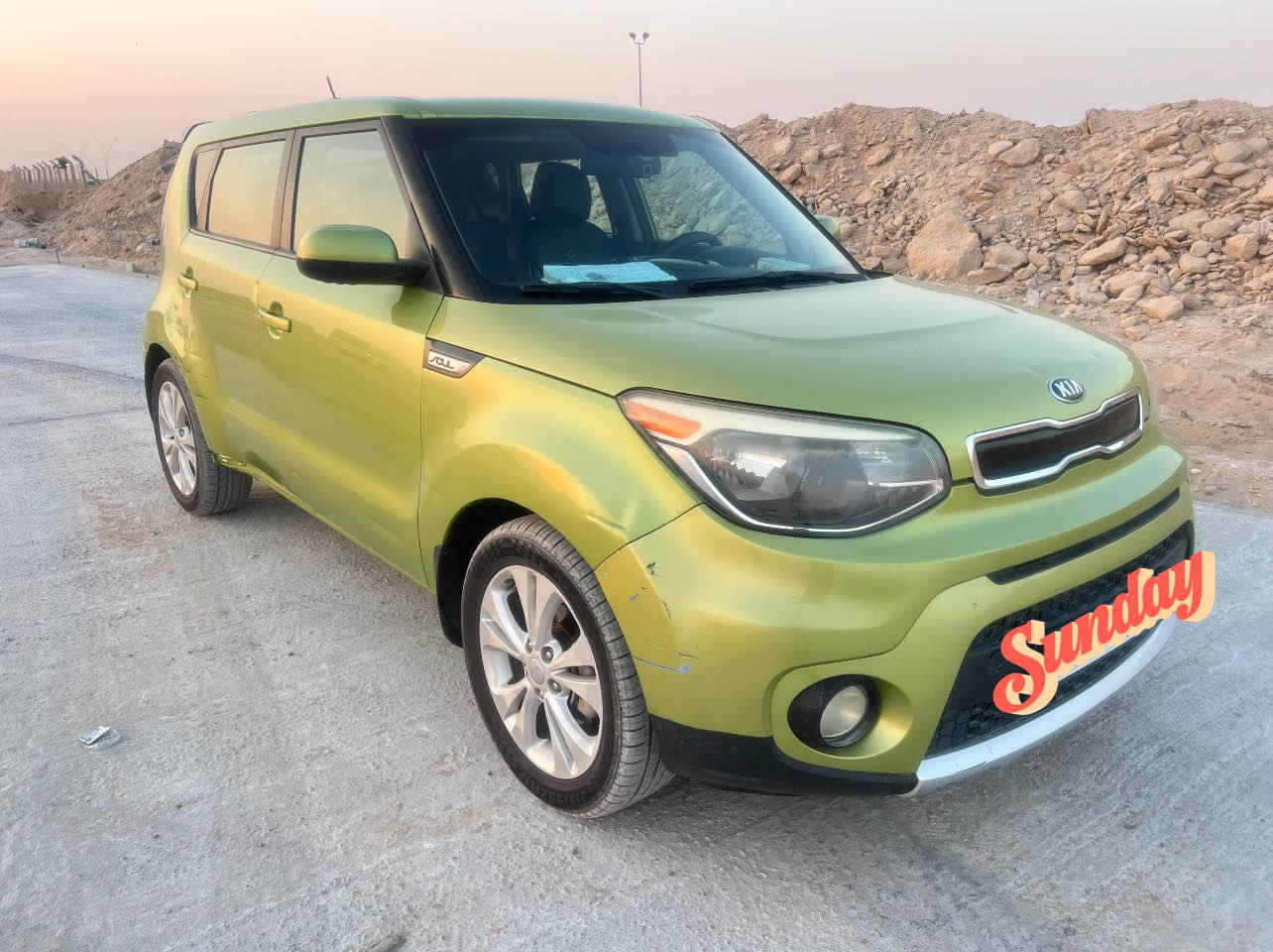 السلام عليكم 
كيا صول ٢٠١٧  امريكي  محرك ٢٠٠٠ جي دي اي (مفتوح ) 
 بيها جاملغ جهة السايق مبدل  وباب السايق والبنيد مصبوغات  وبيه نص قبق الجنطة مصبوغ 
السيارة رقم كربلاء الجديد  بأسمي  كير ومكينه وحداديه خير من الله  السعر ١١٥ وبيه مجال   
*********** واني بالخدمة
