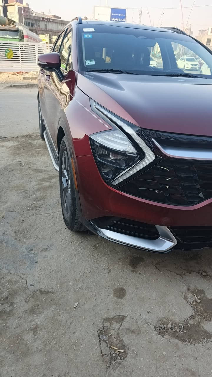 السلام عليكم  للبيع سبورتج لارج لون مميز وحلو عليها  حادثها فقط باب مبدل بلادي وصبوغ بدون اي دواخل ماشيه ٣٢ مشي امريكا  سياره فوول مواصفات نقص الكامرات الاربعه وكشنات بس حار  ولباقي كلشي بيها  وهاي صور الحادث  وصورها حاليا السياره جديده ومكفوله من كل نواحي سعرها ٢٢٨ وبيها مجال  عنواني بغداد  ***********/ ***********
