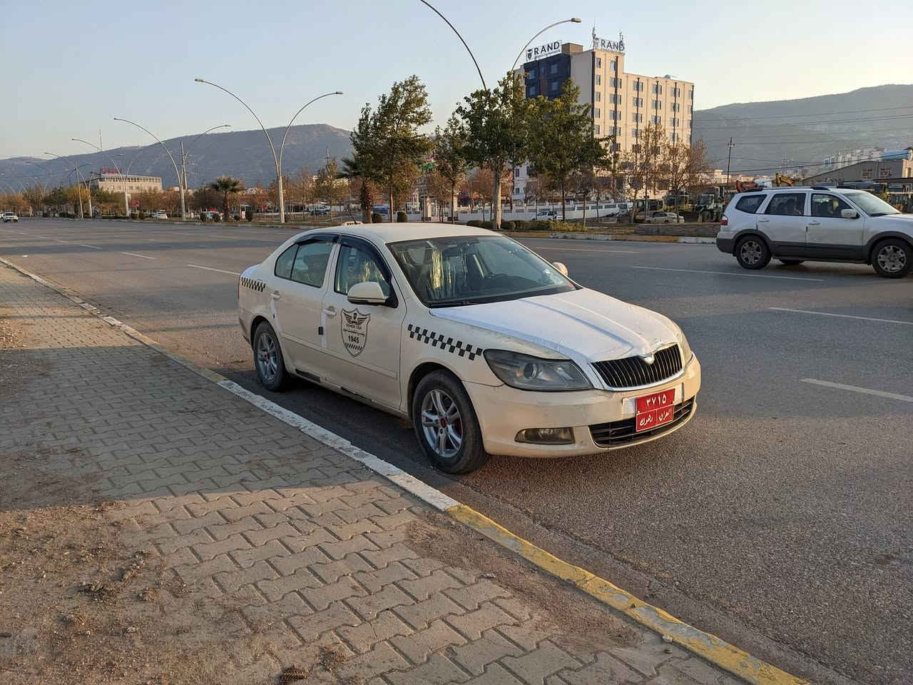 تەکسی سکودا مودێل 2010 گێر عادی دو قتعه سبخن بێ داخلی سەنەوی جدیده هەتا 2027 مەکینه  یه 5 ورقه غرامه لسەرن دێ ژسعرێ ئێنه خوار تەحویل و برین و قولپین بشەرتن سعر 95 وەرەقه ***********
