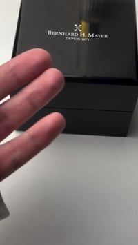 برنارد إتش ماير • ساعة