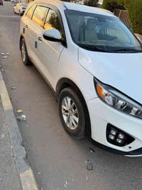 عندي كيا سورنتو موديل 2017 وارد امريكي بدون حادث بدون ايرباك كلين صارب...