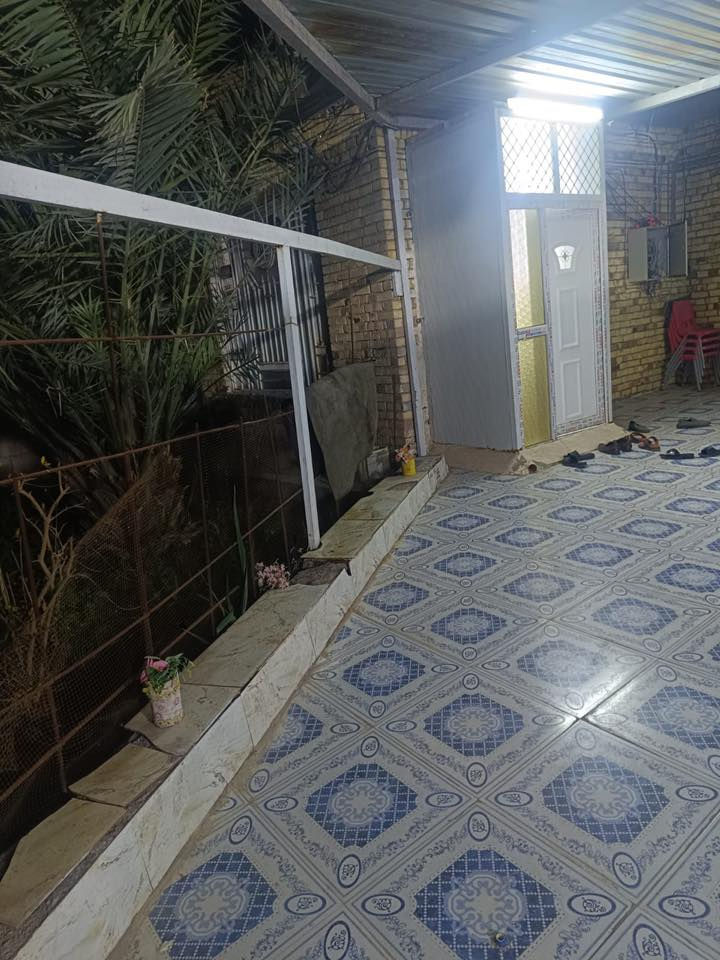 السلام عليكم ..
بيت #للبيع مساحة 400 مع قطعة بجانبه مساحتها 120 متر ، مع محل على طريق بغداد ، 
كل هذا بـ 250 مليون دينار .
العنوان ابو شطيب طريق بغداد 
موبايل /‭0773 610 7320‬
