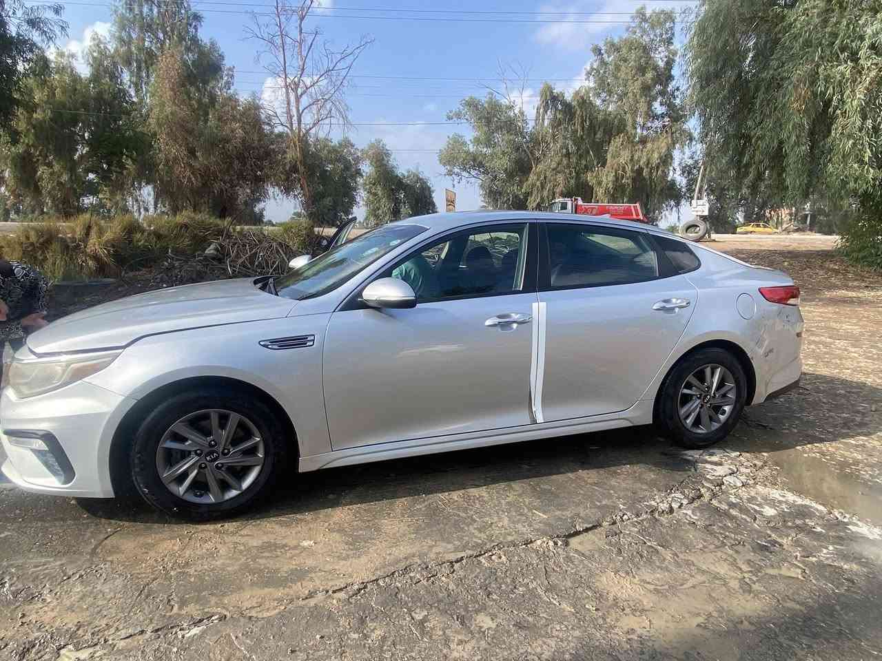 السلام عليكم ورحمة الله وبركاته سيارة أوبتيما موديل ٢٠٢٠ ماشيه جديده برغي متصرف عليها مكاني الحله رقمها اربيل 
وكاله عامه بنيد فقط بارد جداً بسيط بدون لغود شاصي سليم داخل سليم الاستفسار اكثر الاتصال ***********
