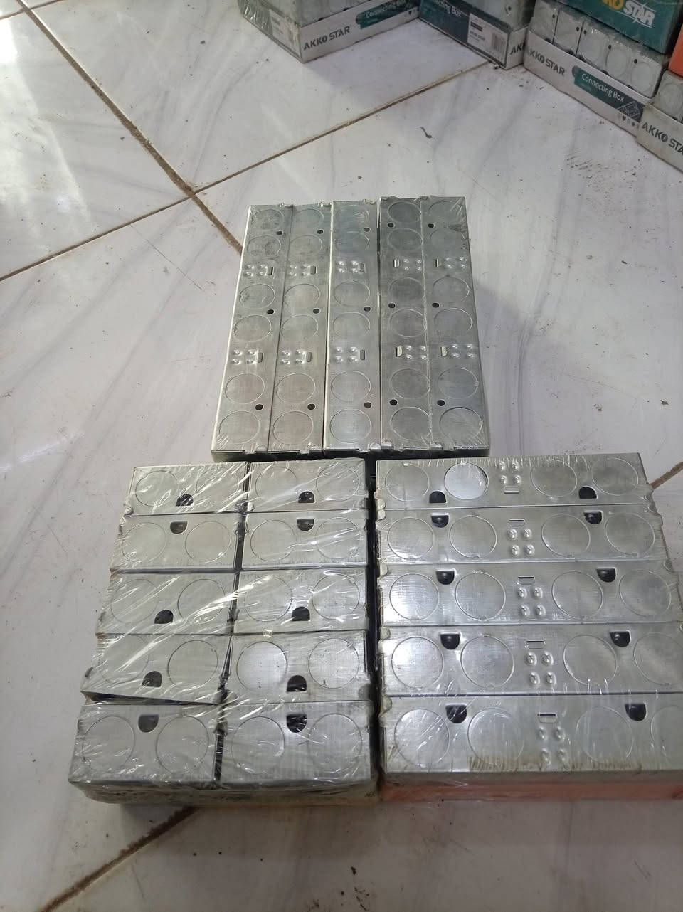 السلام عليكم بوكسات تاسيس دفن  ثلاثي ++ثنأئي++ و تك سعر الكارتون 1.500 الف ونص الثقيل الثقيل  نوعيه ممتازه  
*********** لتواصل
