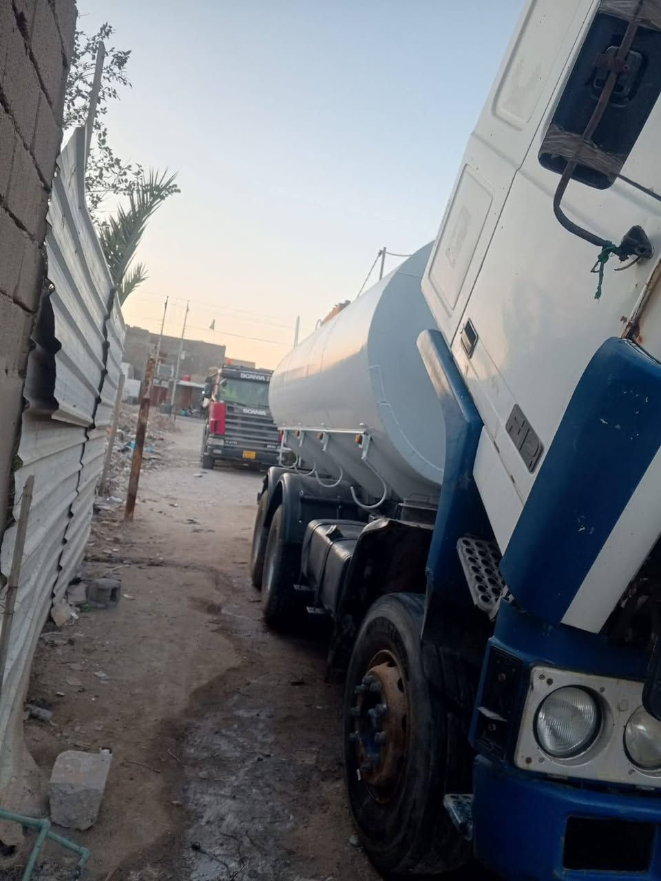 السلام عليكم فالفو للبيع جاهزه من كلشي تخم تاير جديد باتريات جديد تانكي جديد قماره نضيفه داخل جديد شاصي مكفول جاهزه من كلشي تانكي 20 طن سعر 160 وبي مجال ***********
