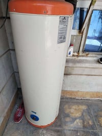 سخان الماء للبيع اخو الجديد اشتريته بنص الشته مستعجل على البيعه مالته ...