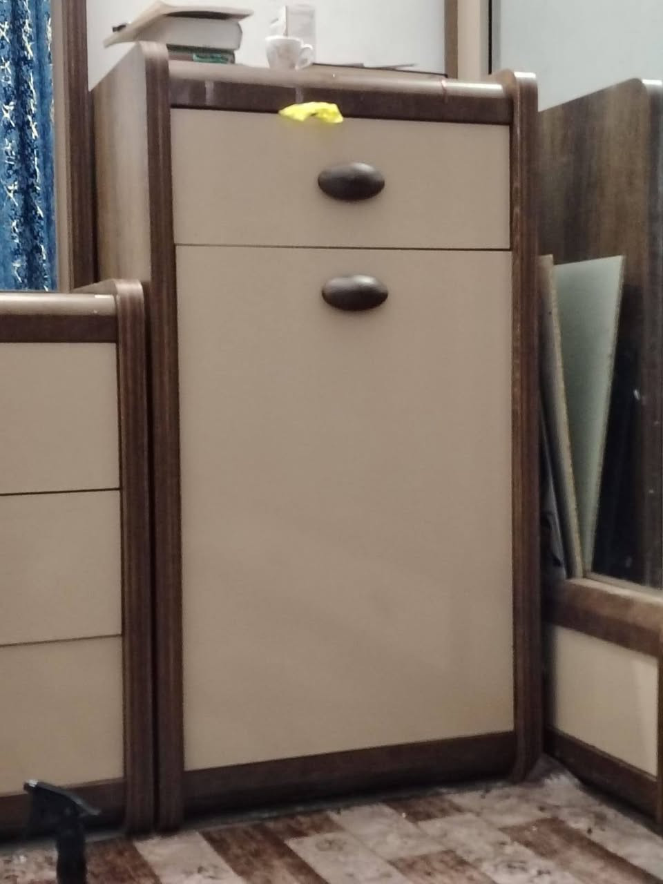 غرفه تركيه مستعمله للبيع نضيفه استعمال قليل ونضافه ٨٠٪سعر ٧٥٠وبيه مجال لتواصل ***********
