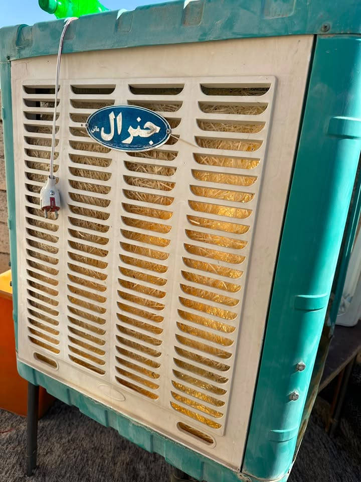 مبرده جينرال للبيع مستخدمه  نضيفه ومرتبه الهواء  سبلت الله شاهد سعر 140  وبيها مجال
***********
وتساب
