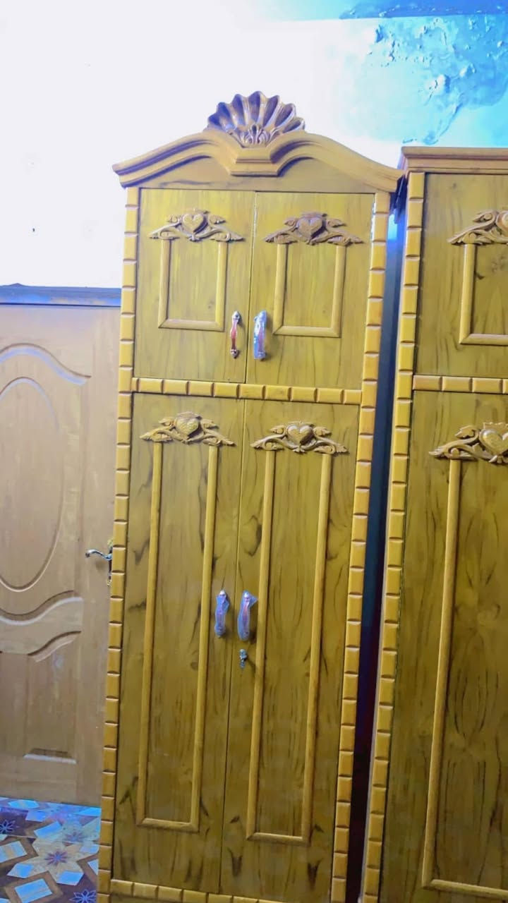 غرفة أخشاب صاج عراقي اصلي درجة اولي جديدة استخدام ٥ اشهر فقط للاستفسار ***********
