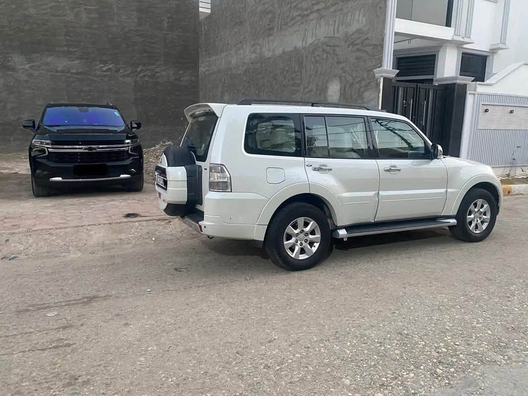 باجيرو 2014
ماشيه 120 سعر 17000$

متواجد على فيس بوك مواصفات موضحه في الصور سياره نظيفه جدا واستخدام شخصي *********** واتساب
