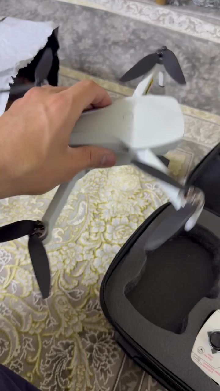 سلام عليكم هذا درون طلعلي بل dhl الماني.
بدون بطارية. اطونه بي سعر. الكوالتي مالة مامطروق  والي عنده بطاريته يدزلي. اخذة الية اذا اكو 😅


**إذا كنت صاحب هذا الإعلان وتريد حذفه لأي سبب، رجاءا أرسل رسالة إلى الدعم الفني**