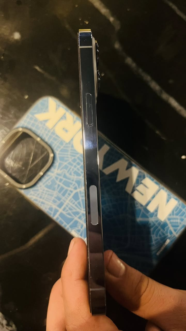 سلام عليكم آيفون ١٣ برو ماكس ذاكره ٥١٢ بطاريه ٨٧ نضافه فول وين ماتحب افحص السعر ٧٧٥ وبي مجال لون بحري مكاني نجف سلام راسل خاص وبيك خير وتدلل 
الرقم :*********** بي واتساب
