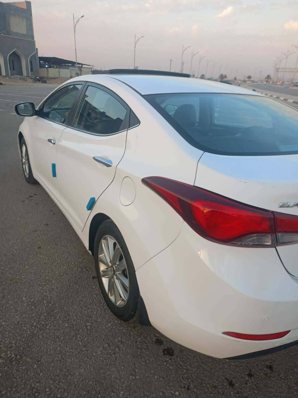 النترا 2016 وارد خليجي مكفولة ضربه و تبديل وصبغ رقم بغداد نكليزي حره بسمي تحويل مباشر فول مواصفات عدى البصمه 1/1 فتحه سقف شاشه كامره ويلكب تحكم استيرن اشاير بل مرايه حساسات اماميه و خلفيه محرك 1800 ماشيه 150حقيقي  السياره جاهزه مكينه كير حداديه السعر 137 وبيها مجال للشراي للاستفسار الاتصال على الرقم ***********مكاني كربلاء
