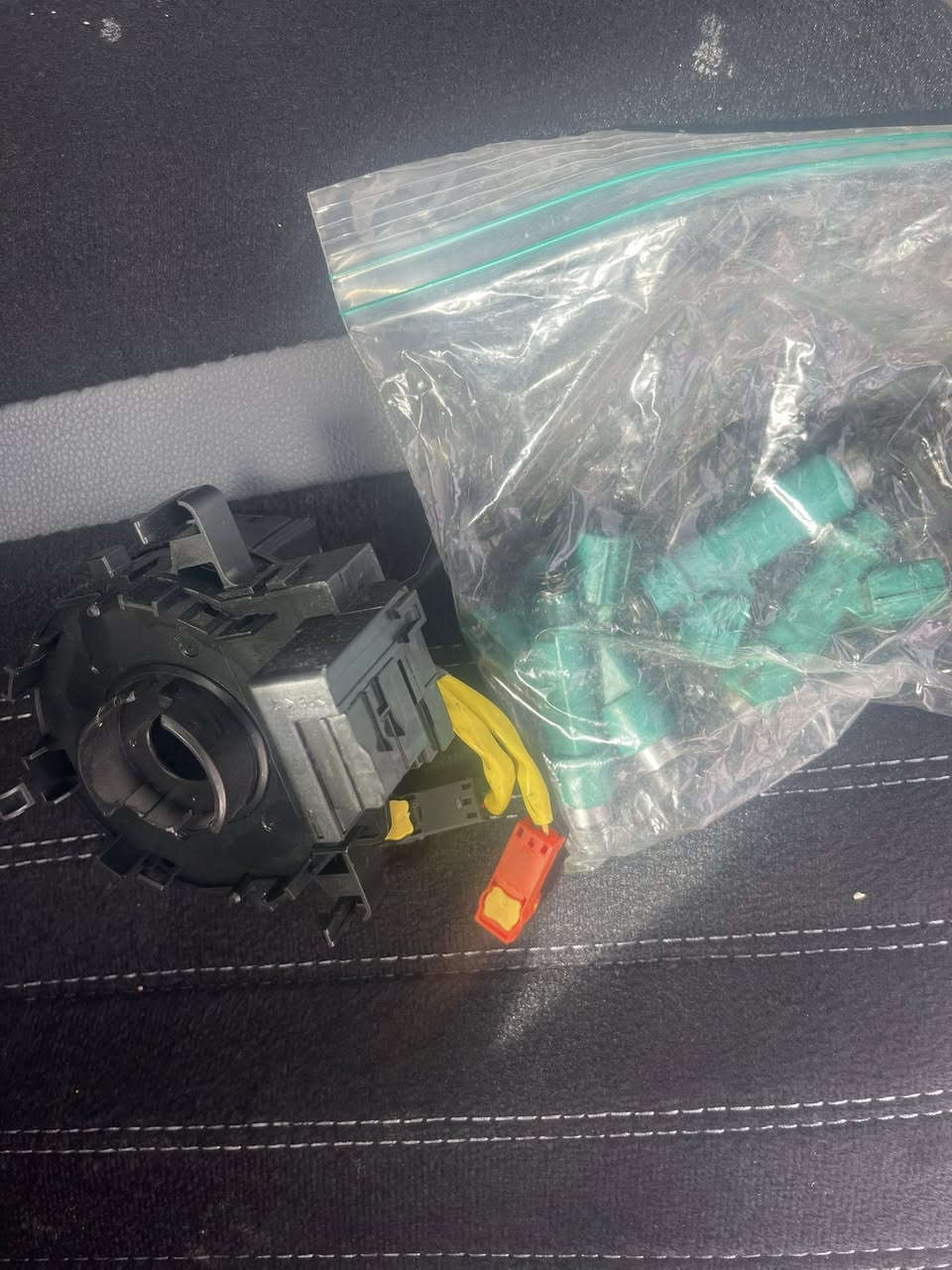 سلام عليكم غراض كامري  من 2007 الى 11 للبيع اصلي تفصيخ نوزلات   دعاميات خلفيه مجاول شباك امامي شباك دعاميه قاعدة فيوزات شريط ستيرن قبق ولفات مزدات جكمجه فرس  قيم وخذ حبييي بغداد حي جامعه  ***********
