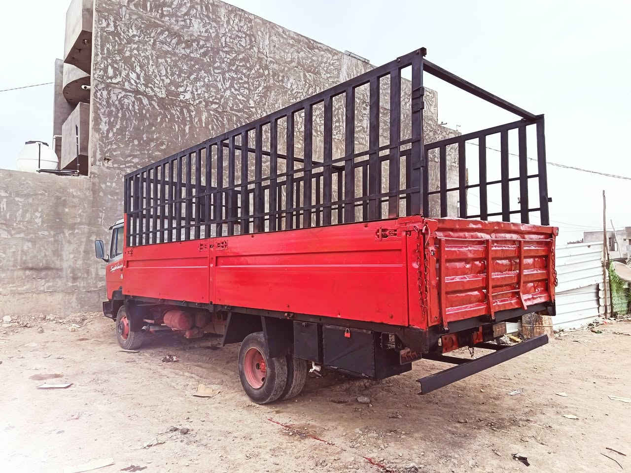 السلام عليكم
البة للبيع موديل 93 6براغي مكينة 6 عادي سنوية 3طن شرط التحويل رقم بغداد طول 6 متر شاصي وقمارة كفالة من الفطر والضربة مكينة بيها تبخير ونقص دوشمة داخلية تعبانة مكانها بغداد ابو غريب سعرها ب105 ومجال بسيط حك الجية

الخاص مغلق الشراي اتصل على ***********
