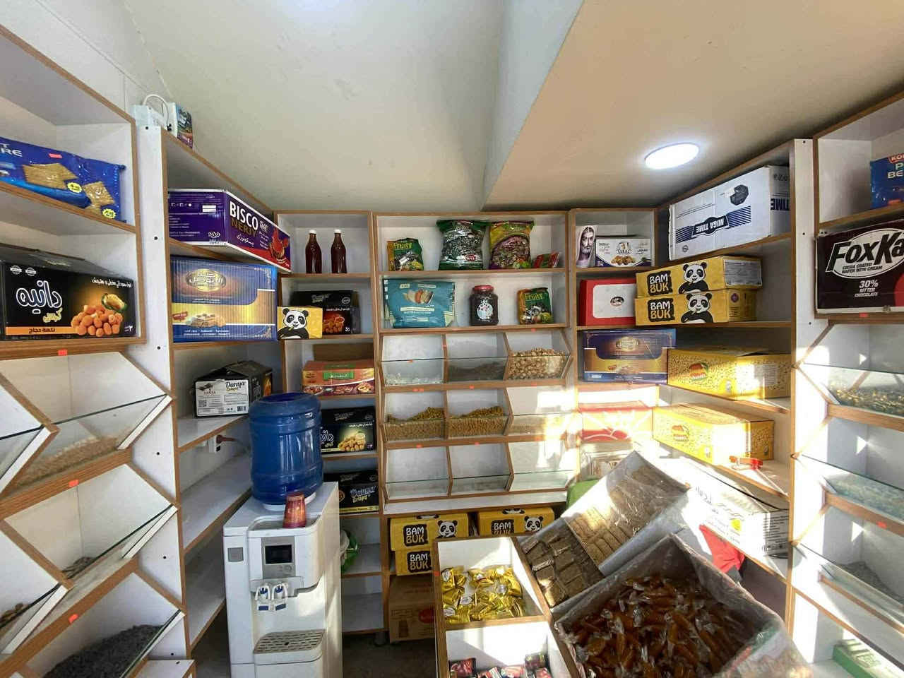 رفوف كرزات للبيع شبه نضيف السعر ١٠٠٠٠٠٠ قابل للتفاوض المكان كربلاء الحر للاتصال *********** كربلاء, العراق
