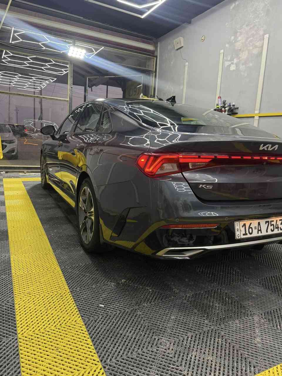 ‏-
‏
‏2022  KIA K5, EX 
‏
‏•الرقم: قادسيه معوقين (بشرط وكاله ) 
‏
‏
‏ضرر قطعة وحده جاملغ امامي تبديل بدون دواخل او شواصي 
‏
‏•المواصفات :
‏
‏▪️السيارة: #كيا K5 EX 
‏
‏▪️الموديل: 2022
‏
‏المحرك: 1.6L توربو (اربعة سلندر)
‏
‏▪️العداد: 83 الف كم 
‏
‏▪️حجم الويل: ويل كب حجم 19 
‏
‏▪️لايتات زينون اربع عدسات مع حاجب LED مع اشارة LED
‏
‏▪️بصمات عدد 2 للأبواب مع بصمة تشغيل وتشغيل عن بعد
‏
‏▪️قمارة بانوراما
‏
‏▪️نظام 5 كامرات
‏
‏▪️رادار امامي مانع تصادم
‏
‏▪️حساس امامي
‏
‏▪️حساس خلفي
‏
‏▪️رادار جانبي (نقاط عمياء) بالمرايا الجانبية
‏
‏▪️شاحن لاسلكي
‏
‏▪️اشاير بالمرايا الجانبية
‏
‏▪️مرايا شفط
‏
‏▪️مرايا قلاب
‏
‏▪️كامرة خلفية دوارة اصل مع الستيرن
‏
‏▪️شاشة الدشبول حجم كبير للتحكم بأيعازات السيارة
‏
‏▪️كشنات السيارة جلد lبيض
‏
‏▪️گشن ذاكرة (خزن ميموري) لكرسي السائق
‏
‏▪️تحكم فول كهرباء لكرسي السائق والراكب
‏
‏▪️تدفئة وتبريد للگشنات الأمامية
‏
‏▪️تبريد قطعتين امامي وخلفي
‏
‏▪️خمسة وضعيات للقيادة
‏
‏▪️تشغيل عن بعد
‏
‏▪️سستم صوت BOSE بواقع 12 سماعة في المركبة
‏
‏▪️سايد بريك دگمة
‏
‏▪️تحكم ستيرن جهتين بلوتوث وحاكية وكروس سرعة وتحكم صوت 
‏
‏▪️نظام ABS مانع انزلاق
‏•سياره جاهزه من مكينه وكير وحداديه تبريد بنسبه ١٠٠٪
‏
‏▪️السيارة فئة EX فول اعلى فئه 
‏
‏السعر 165    ورقة 
‏
‏للاستفسار :-
‏
***********‏
‏
‏واتساب متوفر او الاتصال عالرقم 
‏
‏الديوانية _مركز المدينه
‏
‏
‏
