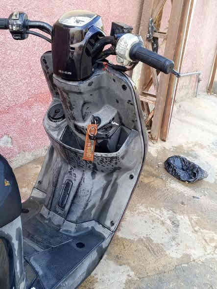 سلام عليكم دراجه بوليس رمبه ما صالهه سبوع من نزلتهه وعارضهه البيع دراجه مزود بلادي كور وبستم ولفات وكلجات رياضي وصلنصه رياضي كلهه جتي ويه دراجه بلادي ما مفتوح برغي واحد بيهه دراجه شلعه ومعدل خير من الله دراجه عارضه 900 وبيهه مجال مكان بغداد الكريعات رقمي بس واتساب 0776 401 4148
