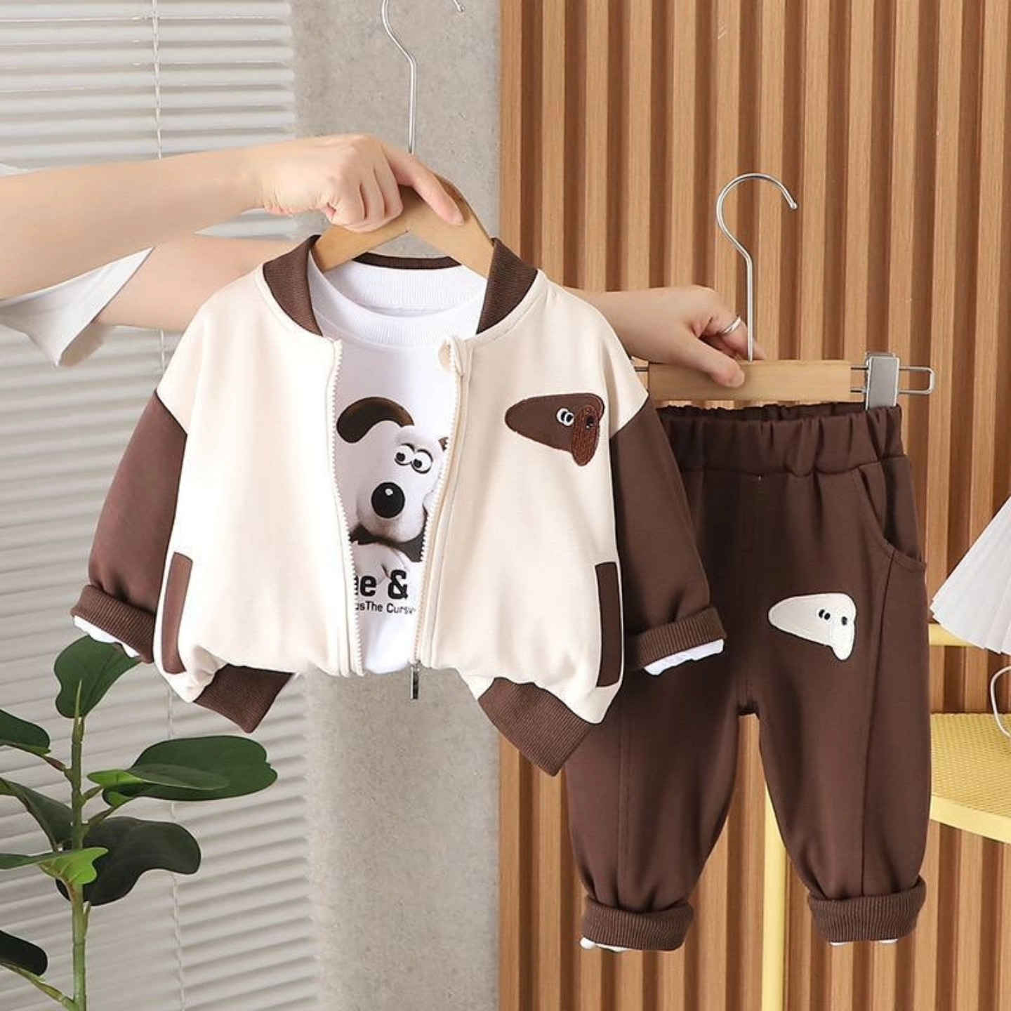 طقم ولادي 3 قطع 
   بهـــــاري 🦋🤎القياسات 1/2/3/4/5 سنه 
توصيل لجميع المحافظات 5


**إذا كنت صاحب هذا الإعلان وتريد حذفه لأي سبب، رجاءا أرسل رسالة إلى الدعم الفني**