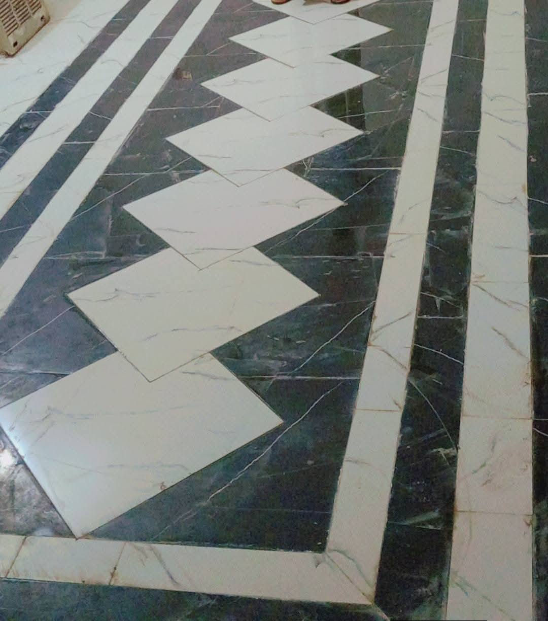 سلام عليكم يوجد كادر سيراميك متفرغ لعمل اليحب يتصل بسعار مناسبه رقم الهاتف ***********
