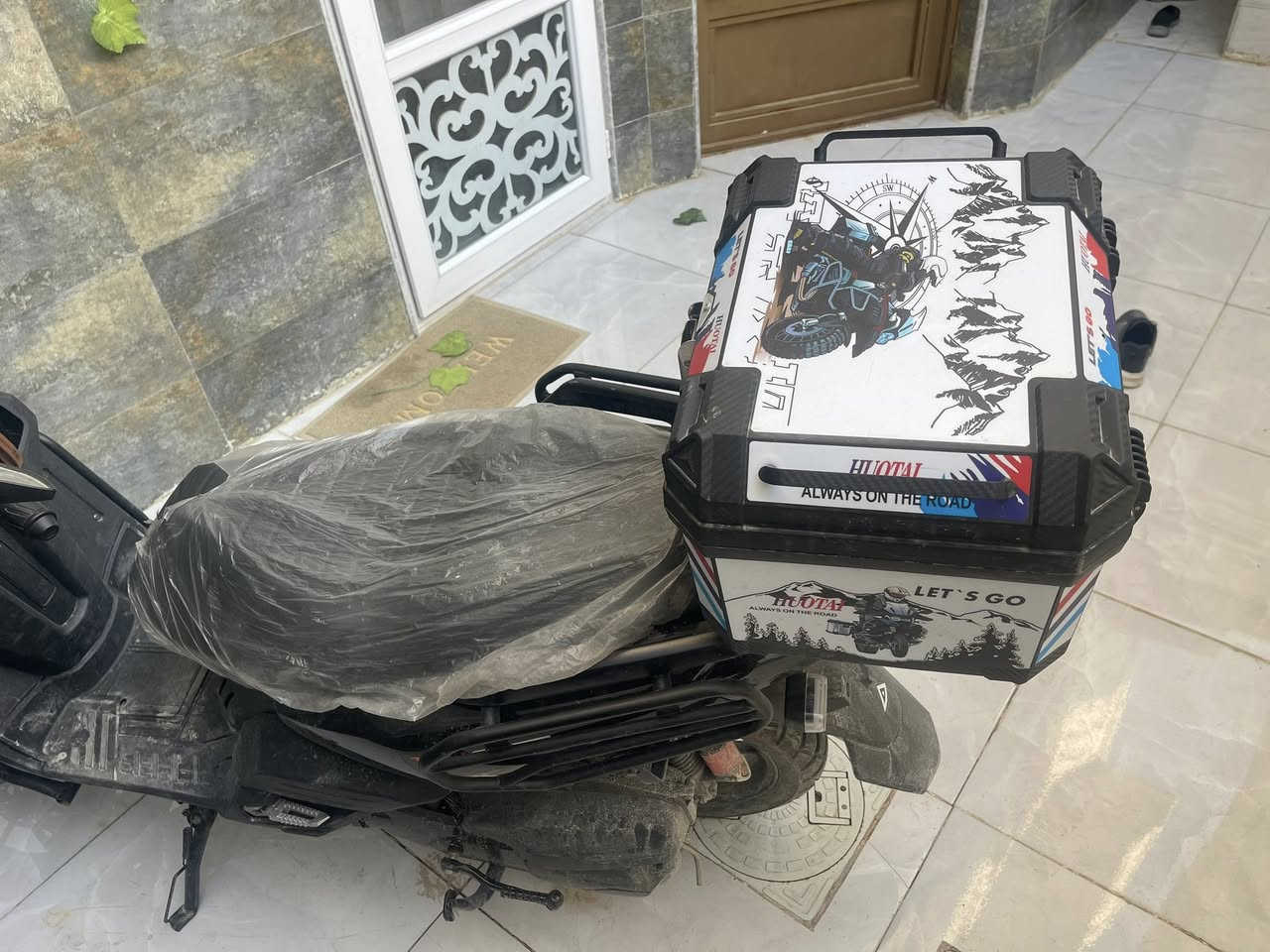 اباجي ٢٠٢٥ صارله شهر طالعه םـن المعرض مبدل دهن مرتين بس مكفوله وصل المعرض موجود اخذته مليون و٢٠٠  وياها الصندوك وستان موبايل متوازي حط سعر يرضي اللــهہٰ وتصل ***********
