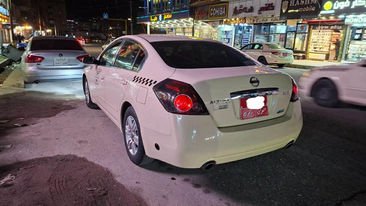 السلام عليكم 
تكسي دهوك التيما 2012
كير توماتيك 
غاز و بانزين 
سنويه جديده 
بدون حادث وصبغ كير ومكينه بشرط 
غرامه 7 ورقات 
سعر 130$
*********** واتساب
