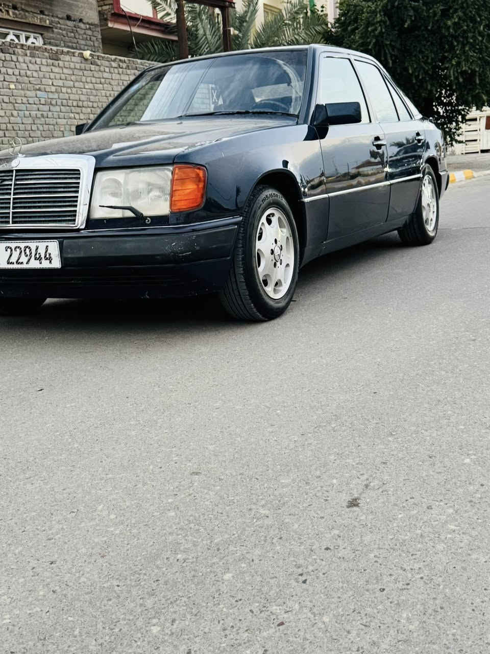 للبيع مارسيدس  دب موديل 1987  رقم بغداد دولي تحويل مباشر سنوية جديدة سيارة مكفولة كفالة من ضربة ونقل جثه وكلبه وعيب شرعي مصبوغة جماليه فقط قواعد دبلات بلادي سيارة ع وضع البلاد مكينة كير دواخل كله ع بلاد شرط مملعوب بيها تخم تاير مكينه كير حدادية جاهزة للاخير ماناقصها برغي سعر 63وبيها مجال العنوان واسط للاستفسار *********** او *********** ممتواجد ع النت رجاً
